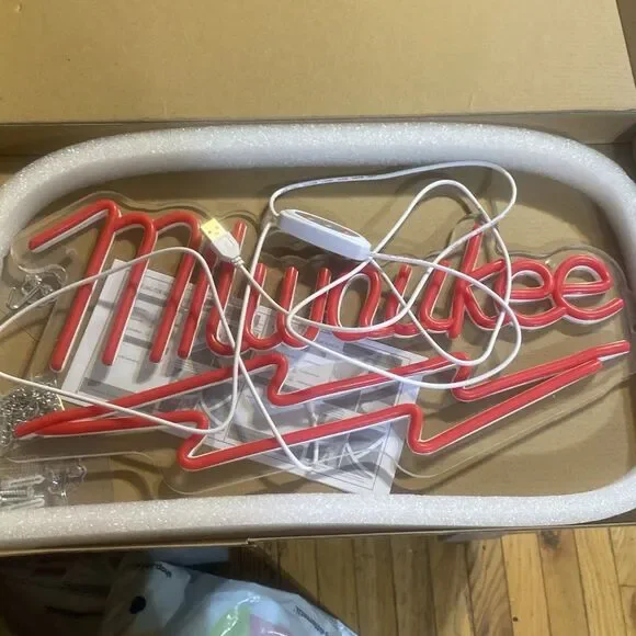 MILWAUKEE LED NEON LIGHT SIGN USB TOOLS MAN CAVE SHED WALL ART DÉCOR NEW IN BOX - Picture 4 of 8